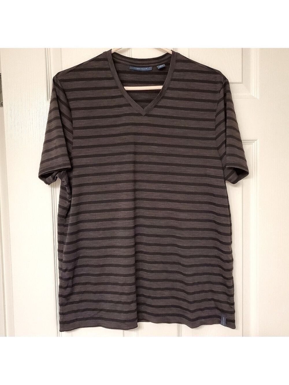 Perry Ellis Striped V-Neck Casual Pullover Shirt Short Sleeves Grey Black Medium